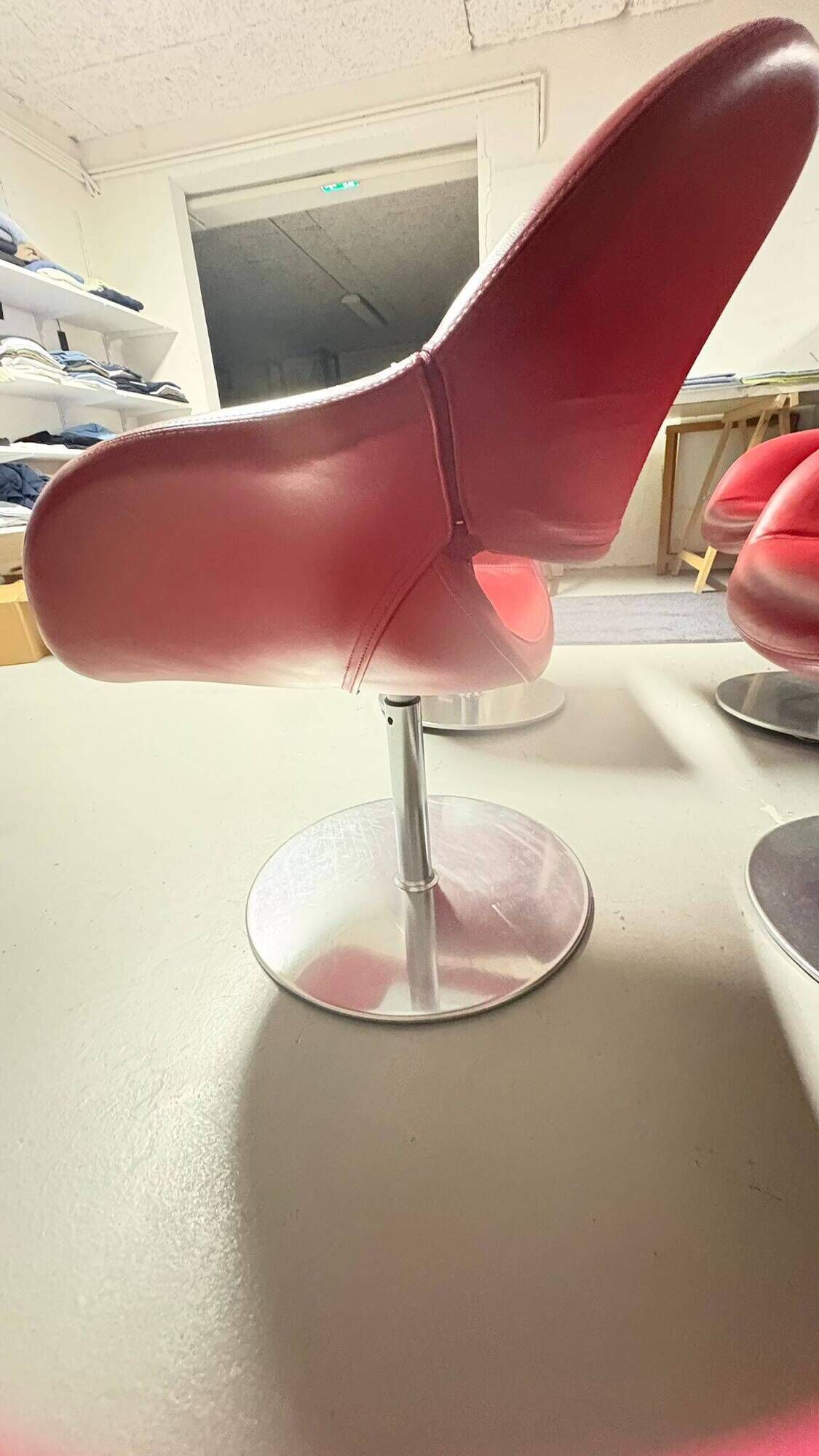 Lot de 4 fauteuils cuir rouge pivotants design contemporain
