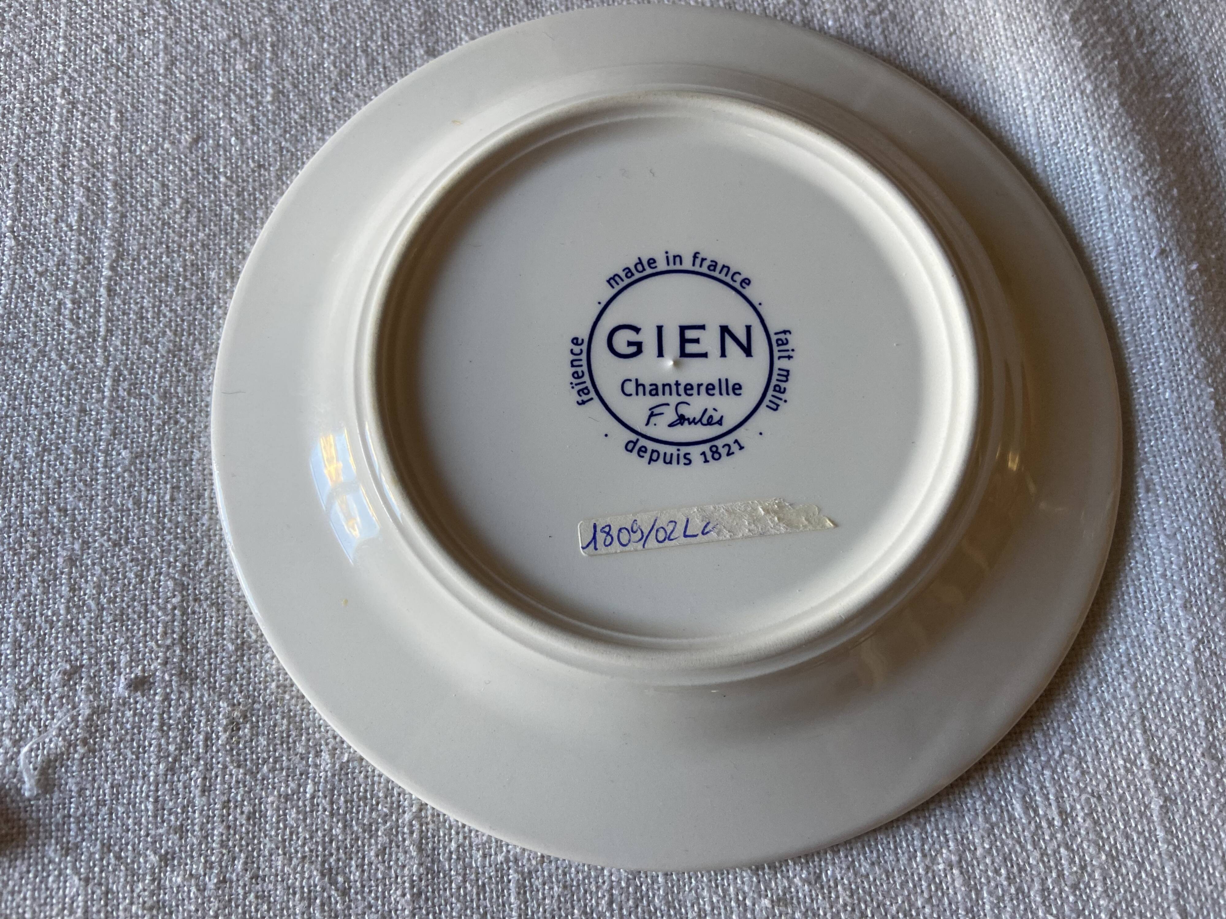 Paire d'assiettes à pain en faïence de Gien "Chanterelle"