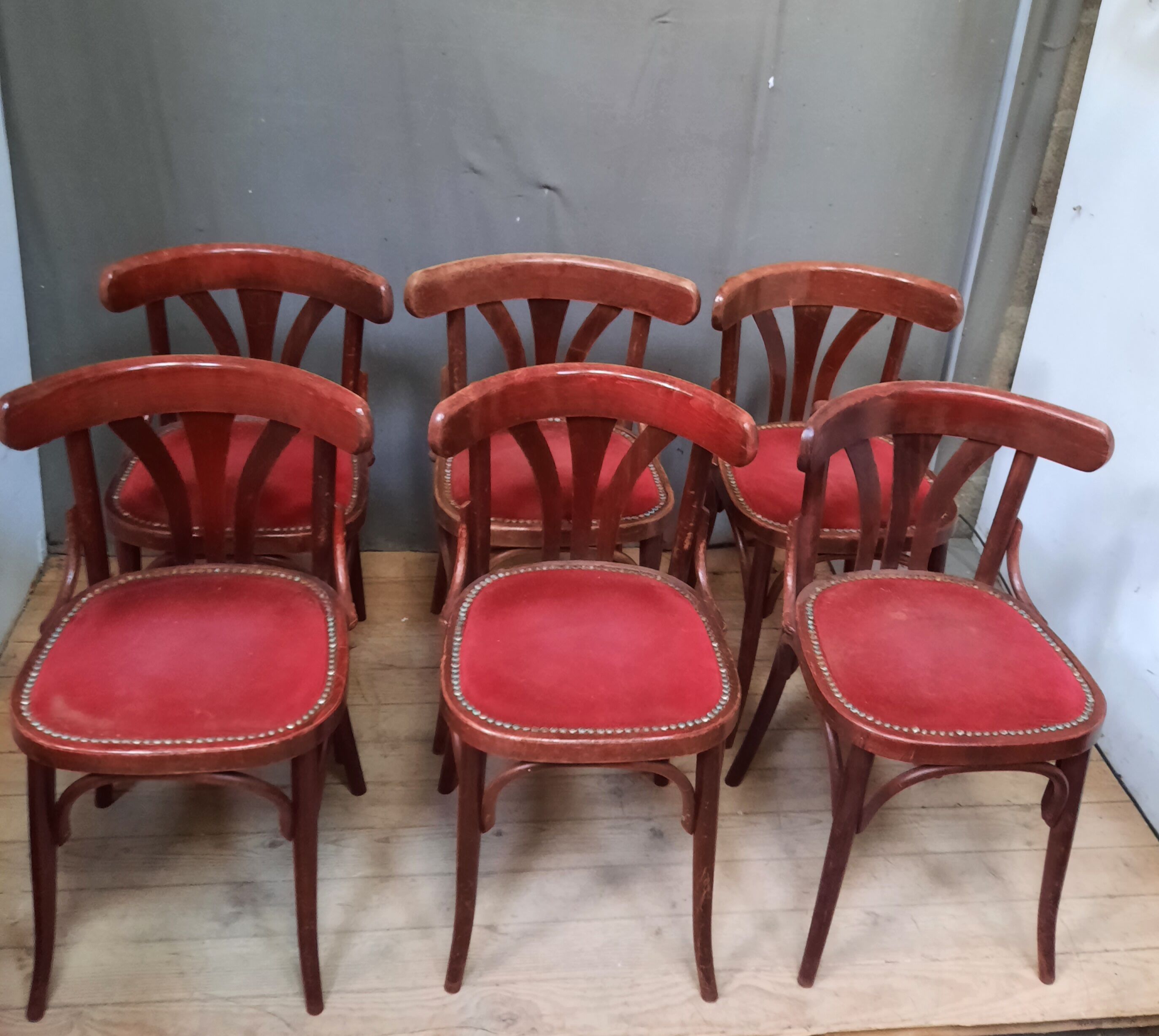 Serie de 6 chaises bistrot en bois courbé