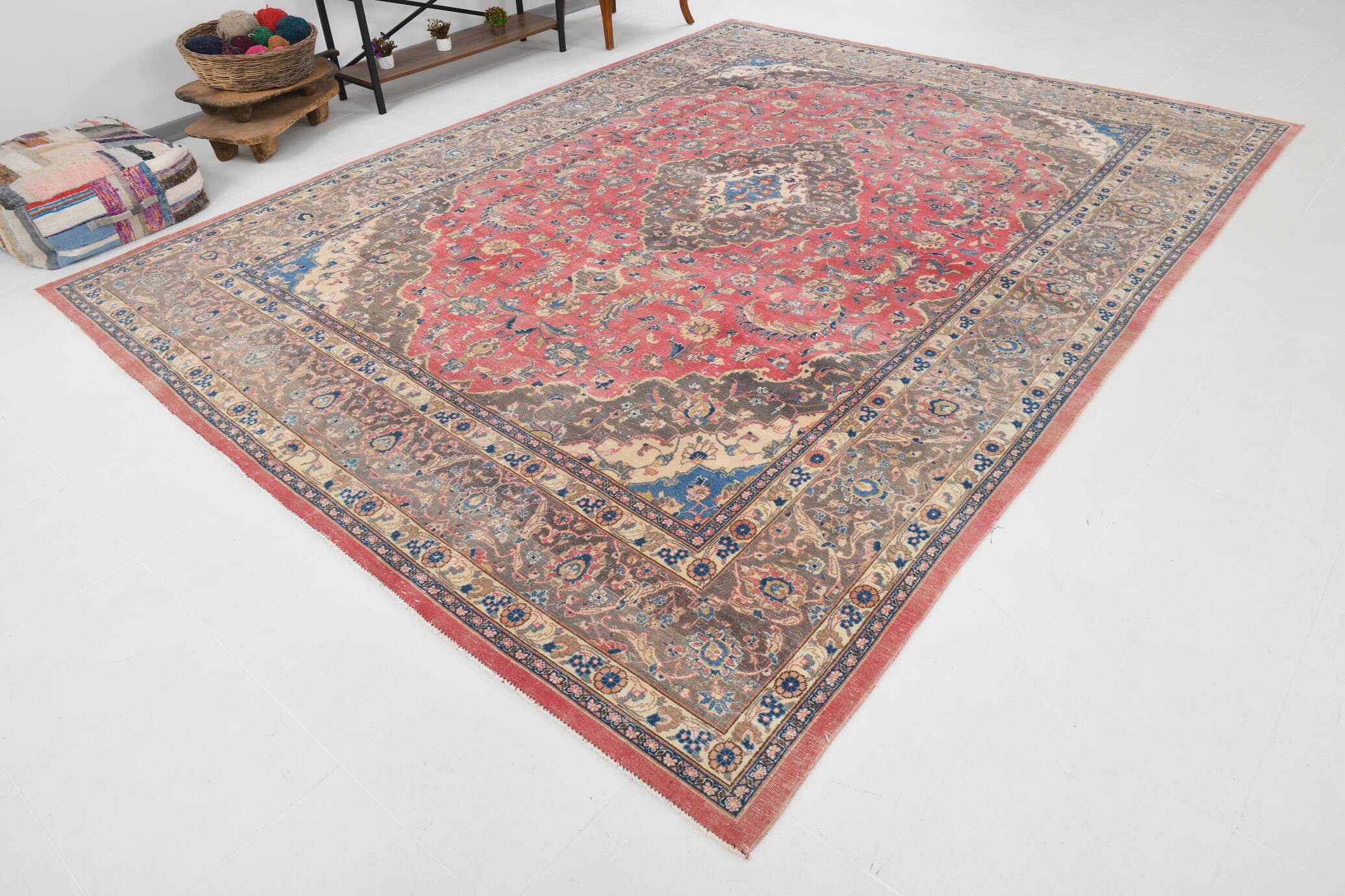 Tapis persan vintage en laine noué main, rouge, motifs floraux, 291x384 cm