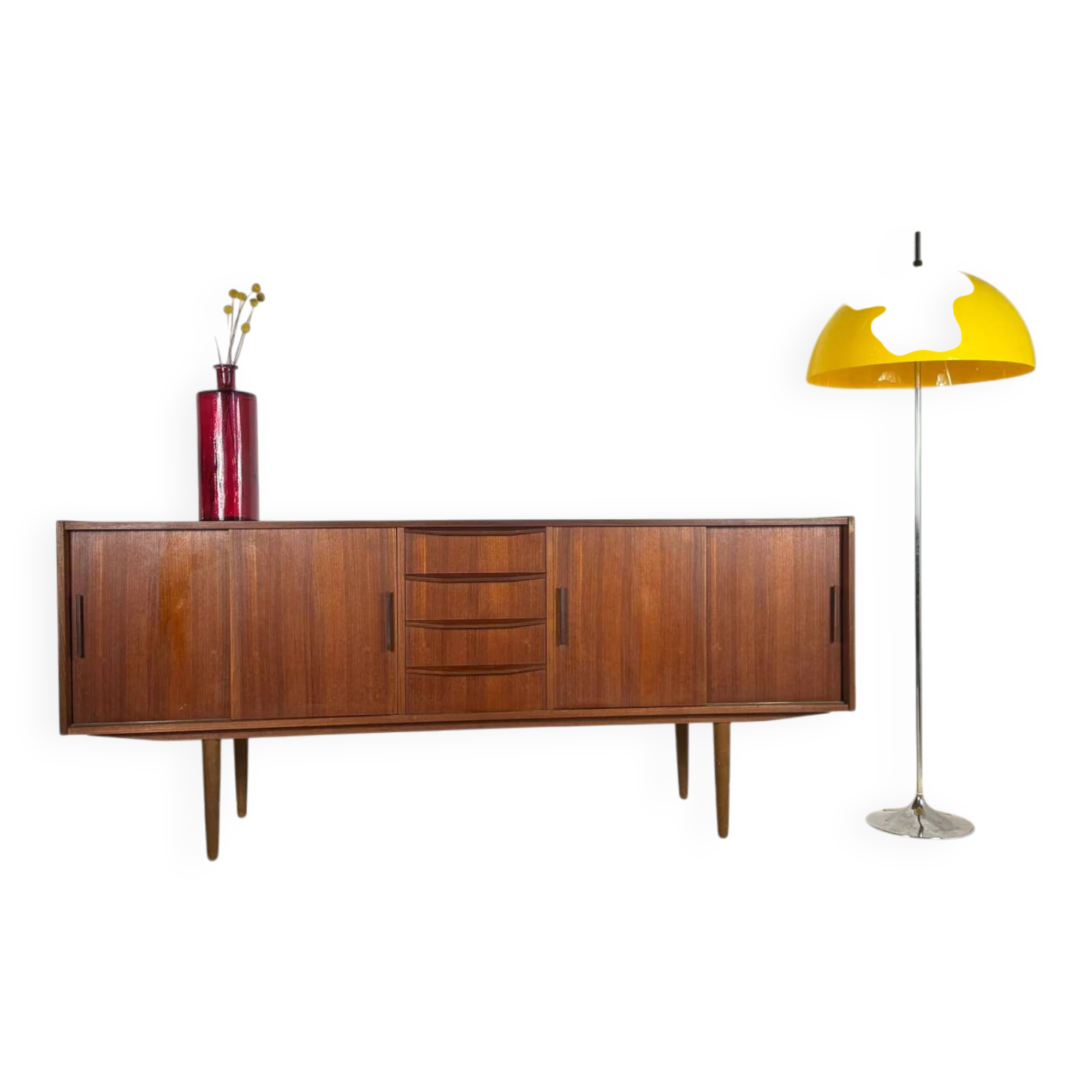 Buffet en teck avec portes coulissantes et tiroirs – Mid-Century