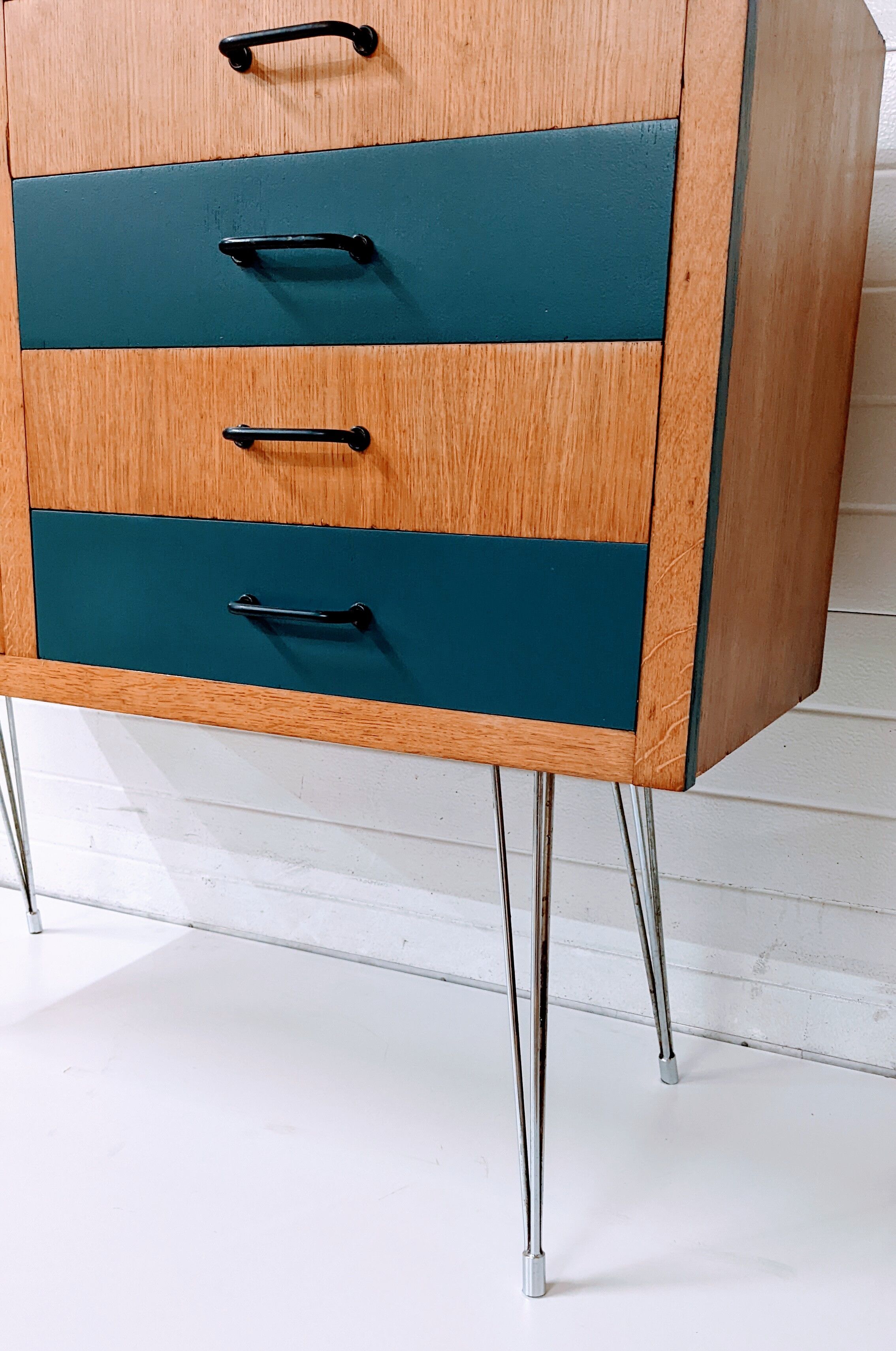 Vintage wooden chest of drawers