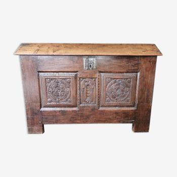 Castle chest late 17th