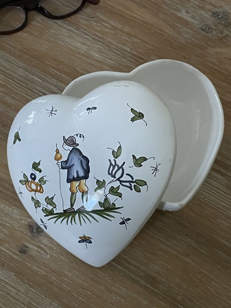 Moustiers earthenware candy box