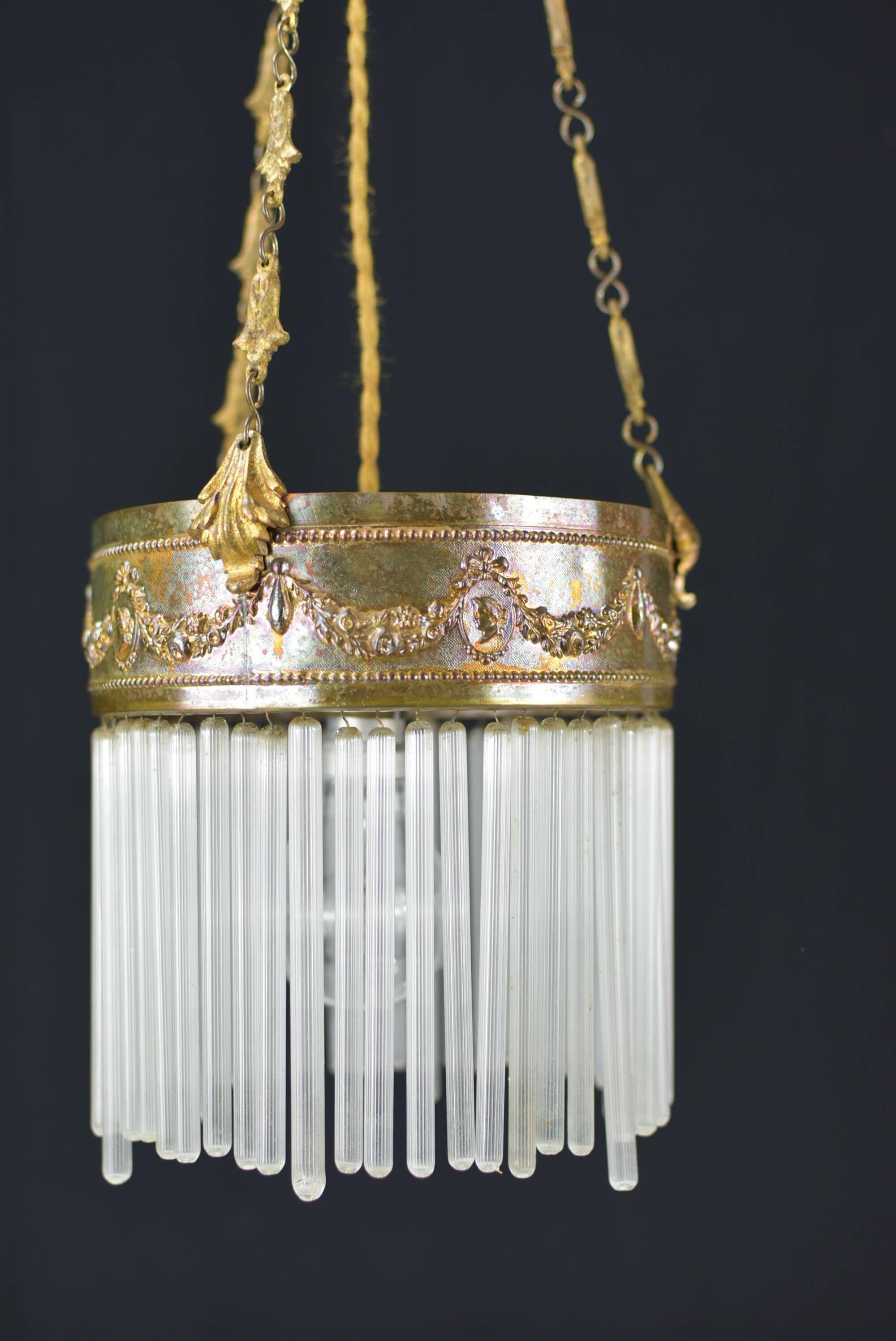 Glass tube tassel suspension