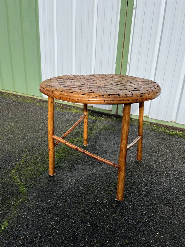 Table d'appoint en rotin avec plateau rond tressé