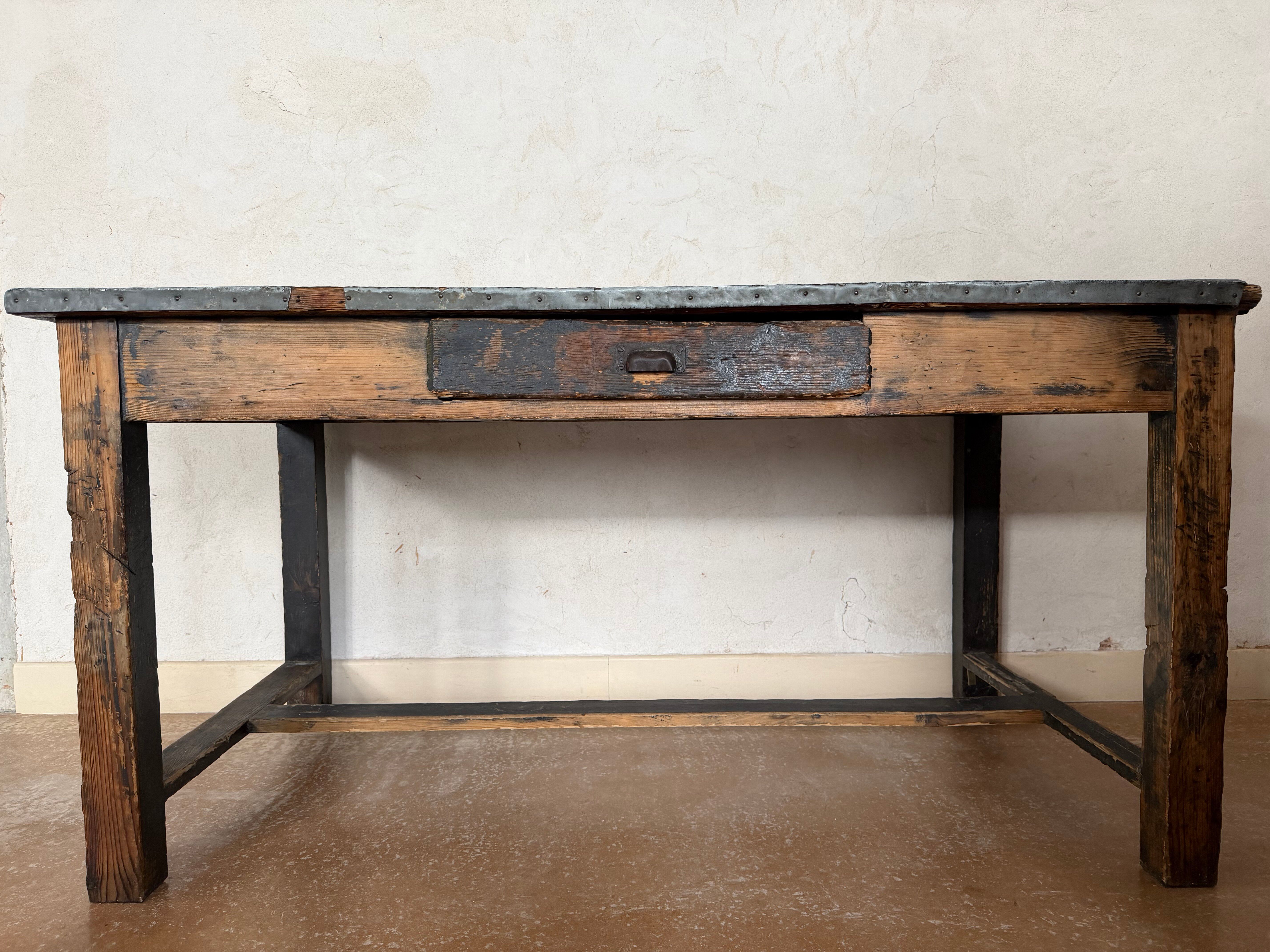 Wood and zinc original patina workbench table