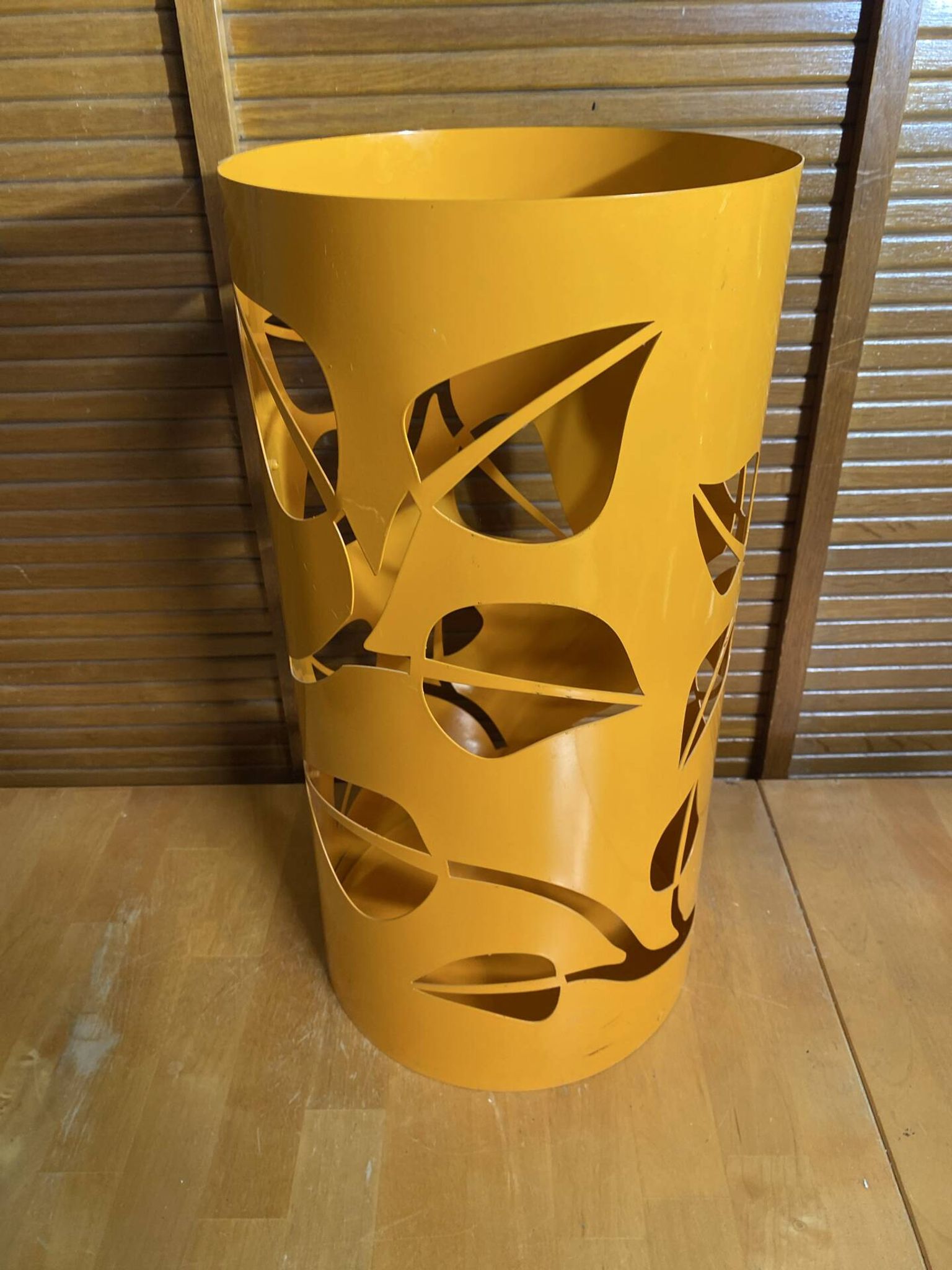Orange Metal Cylindrical Design Umbrella Stand with Cut-Out Leaf Decoration #E2