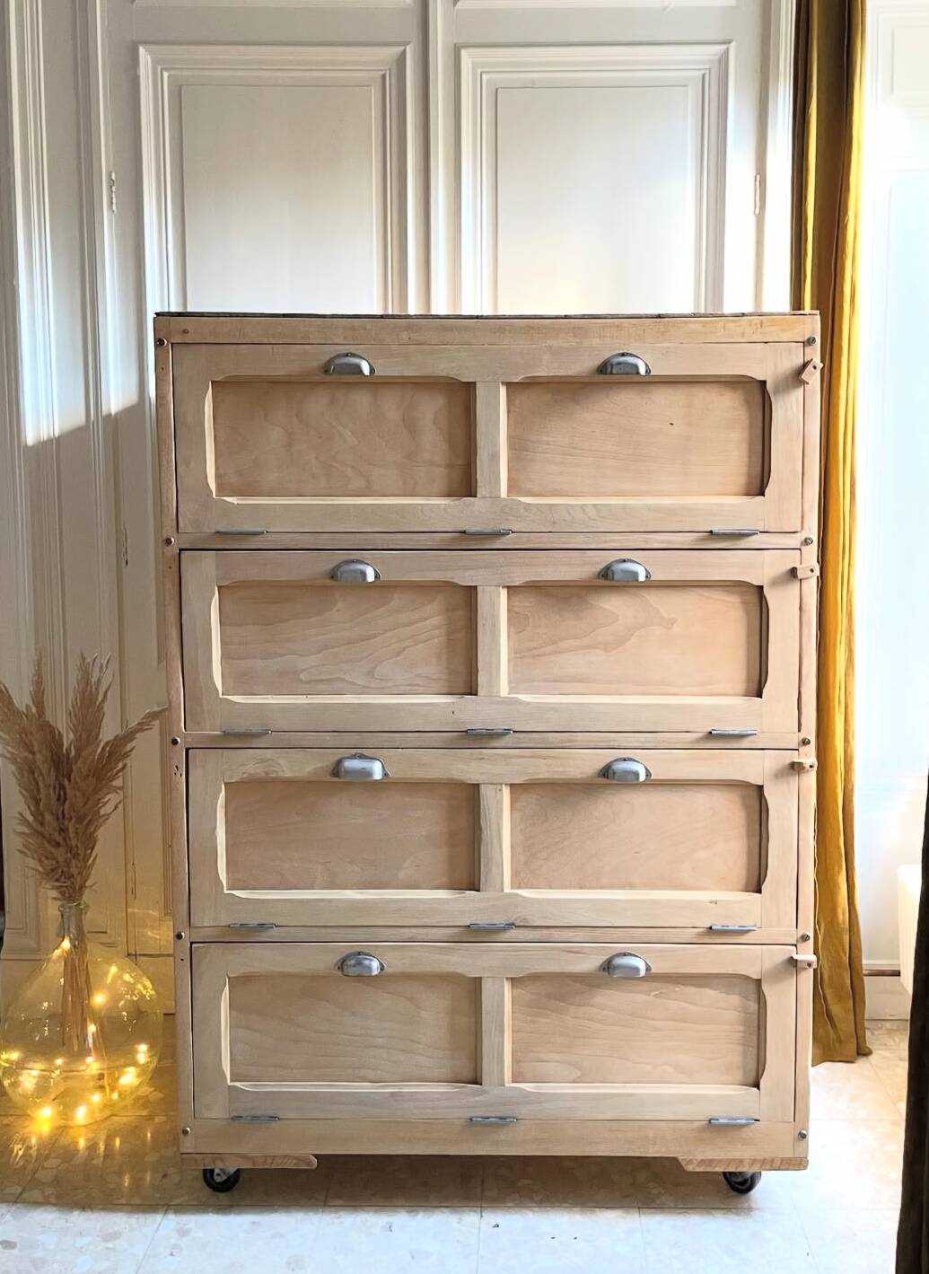 Ancien meuble de boulanger