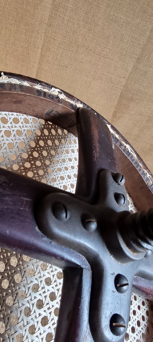 Piano thonet or workshop stool