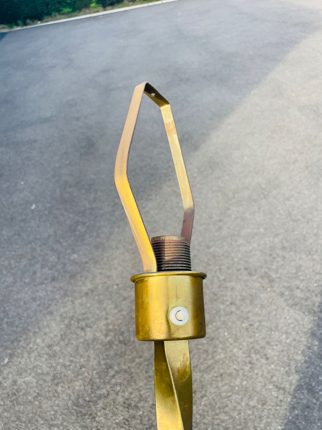Vintage tripod lamp foot twisted brass
