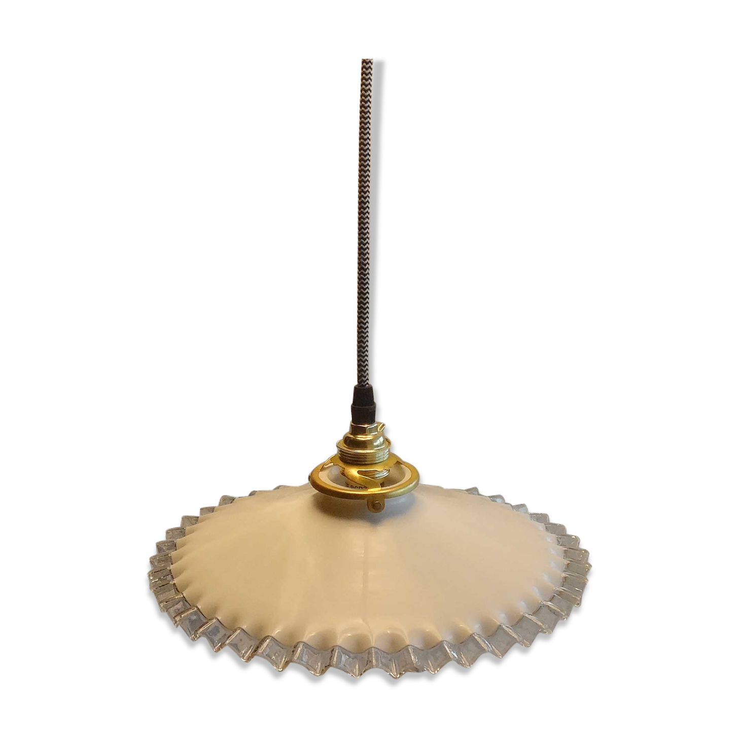 White opaline hanging with edge volante transparant