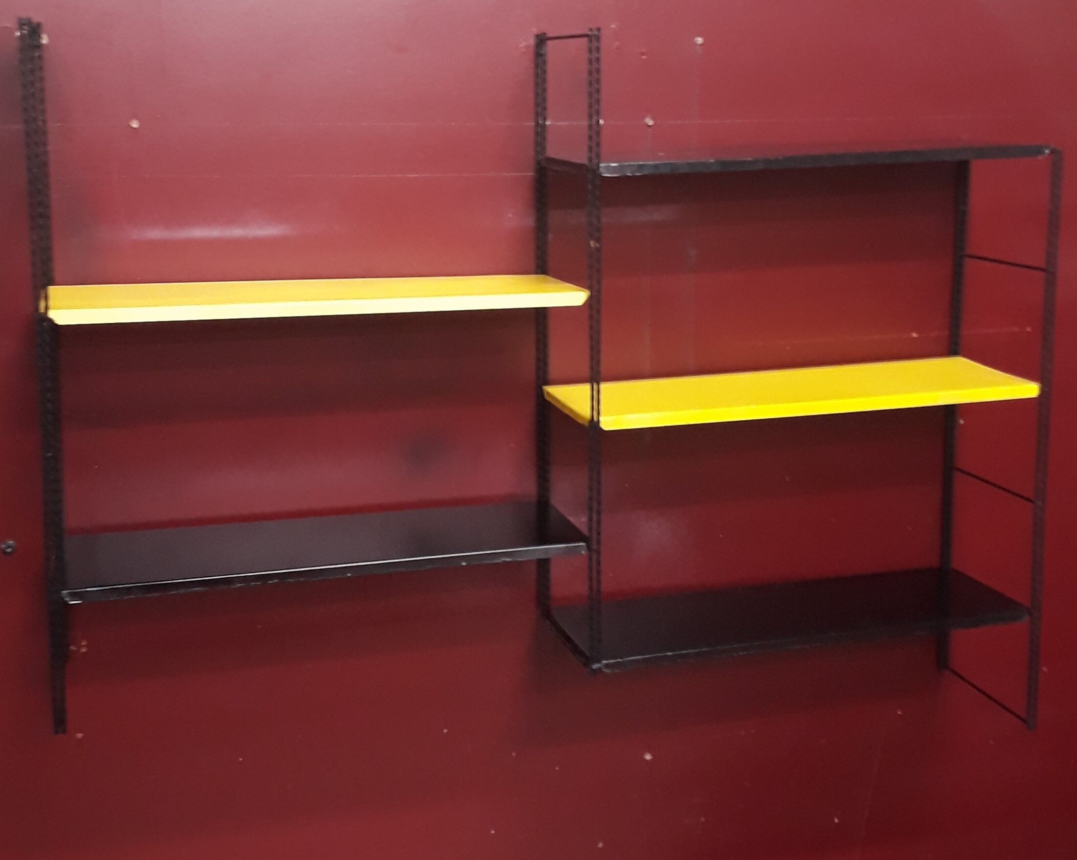 Floor vintage string style tomado 3 studs moist mat dorsaded with 5 tablets. , yellow and black97