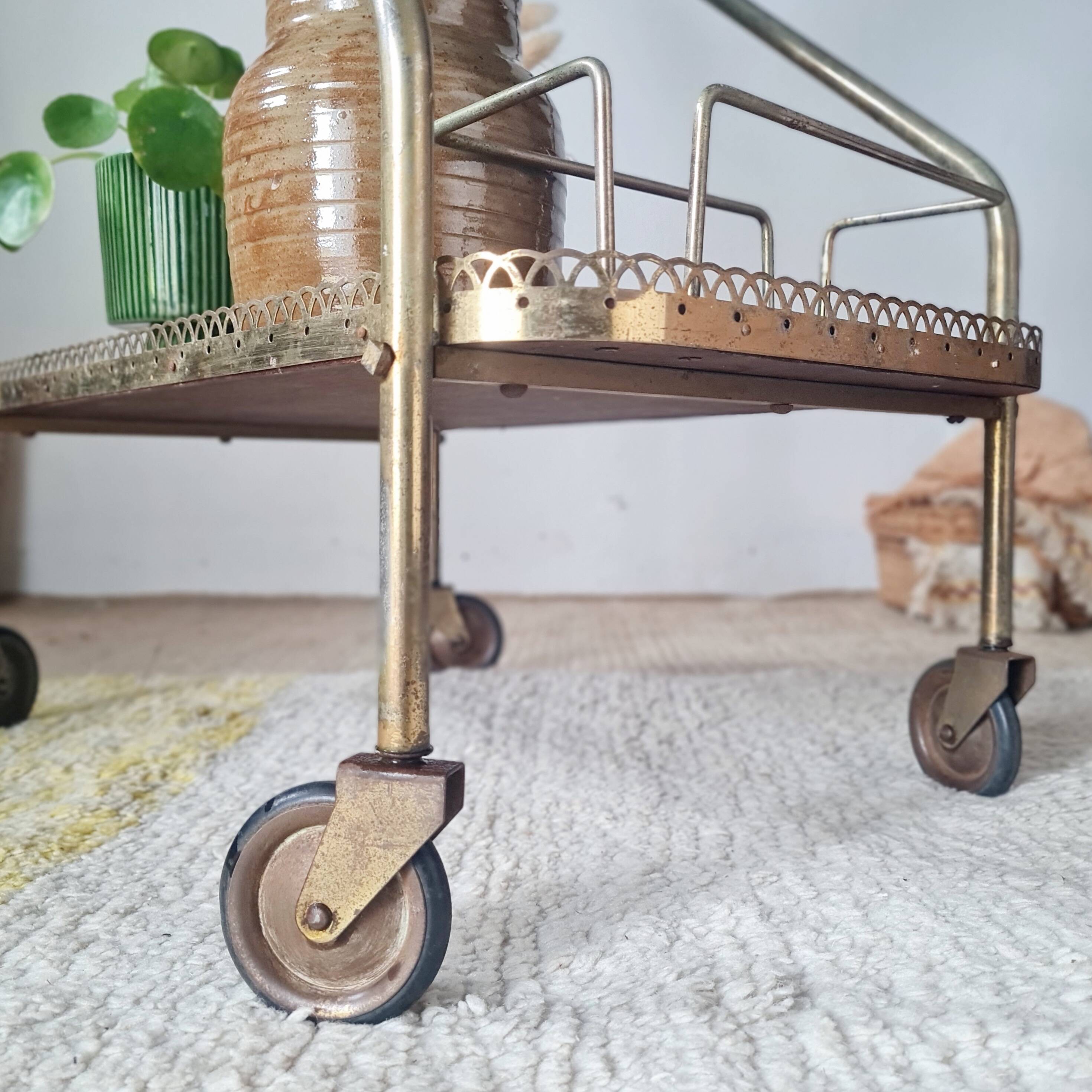 Vintage 1950s dessert bar - Gold metal and wood formica trays