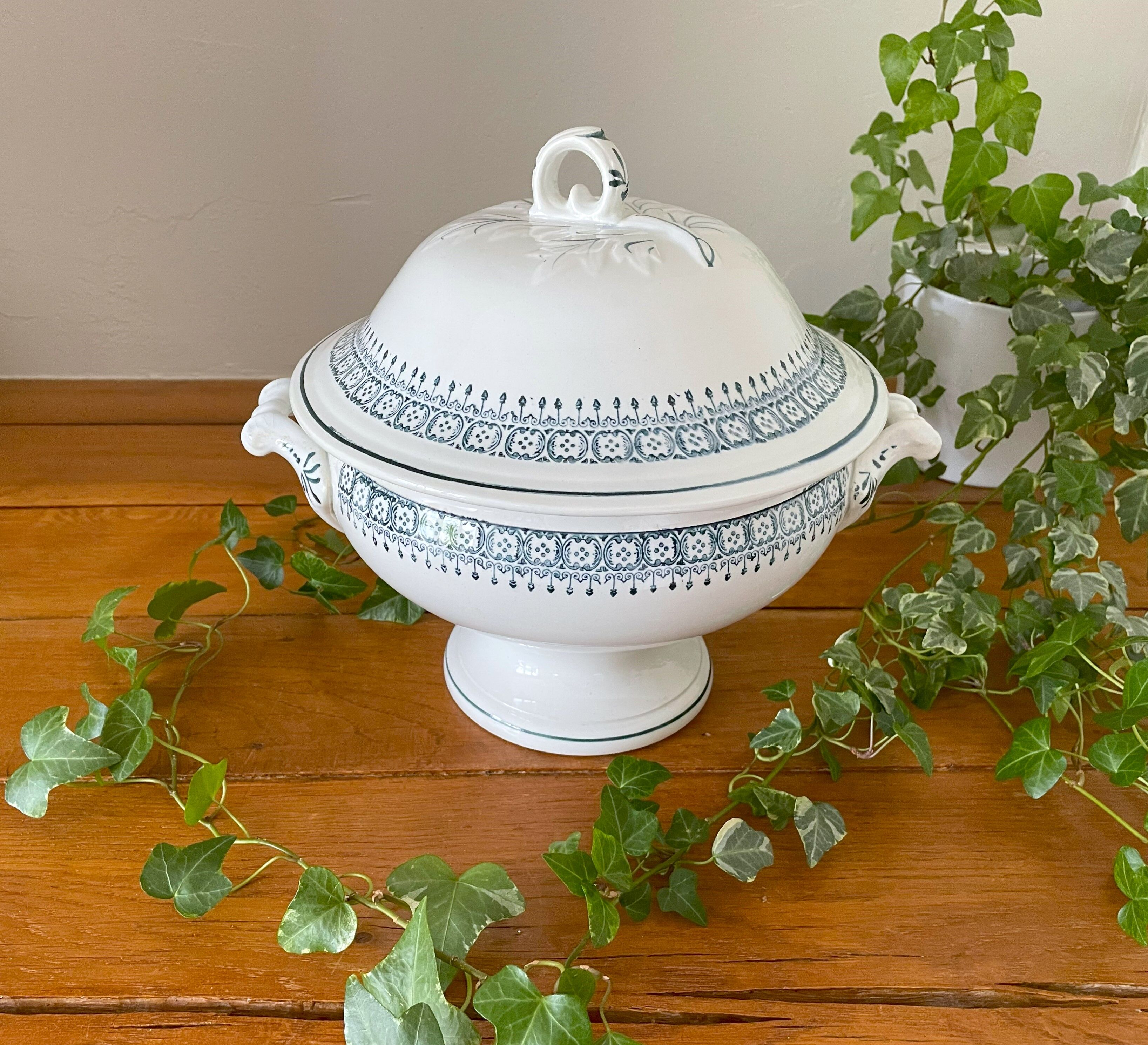 Antique earthenware soup tureen from Saint-Amand (North)