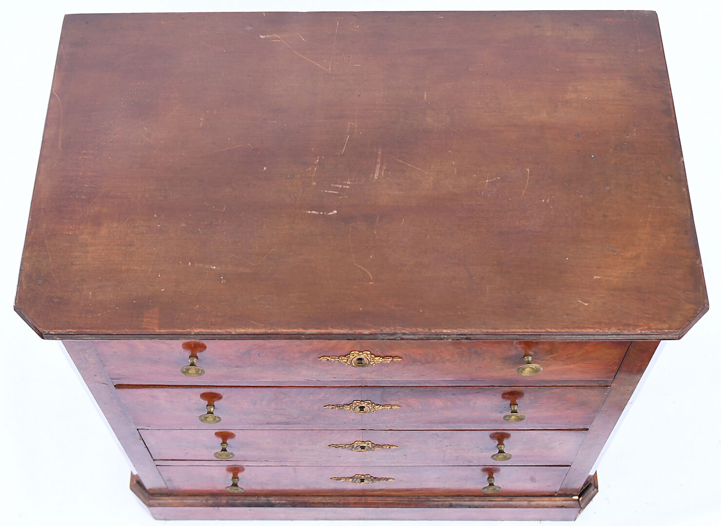 Mahogany chest of drawers