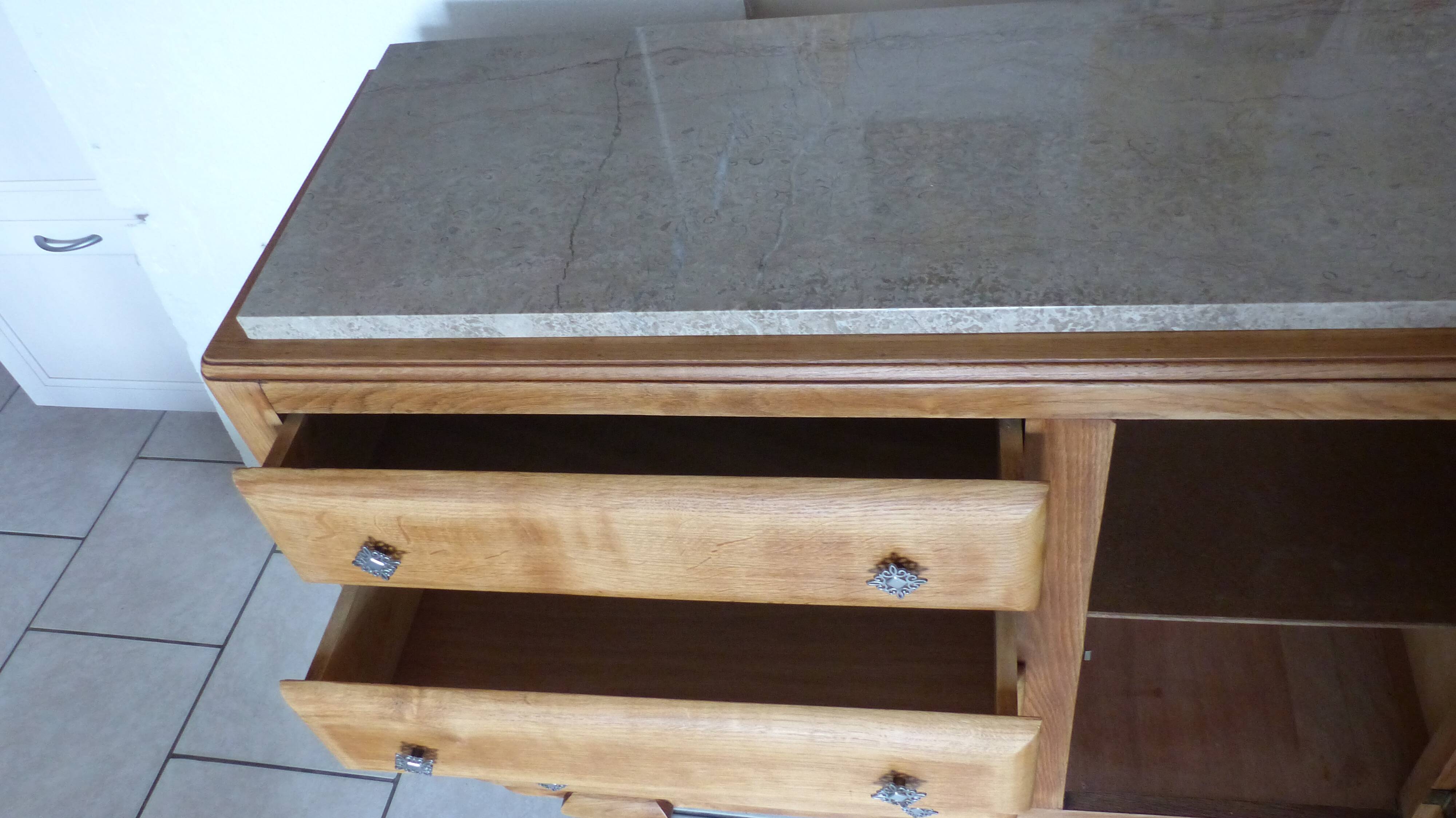 oak chest of drawers