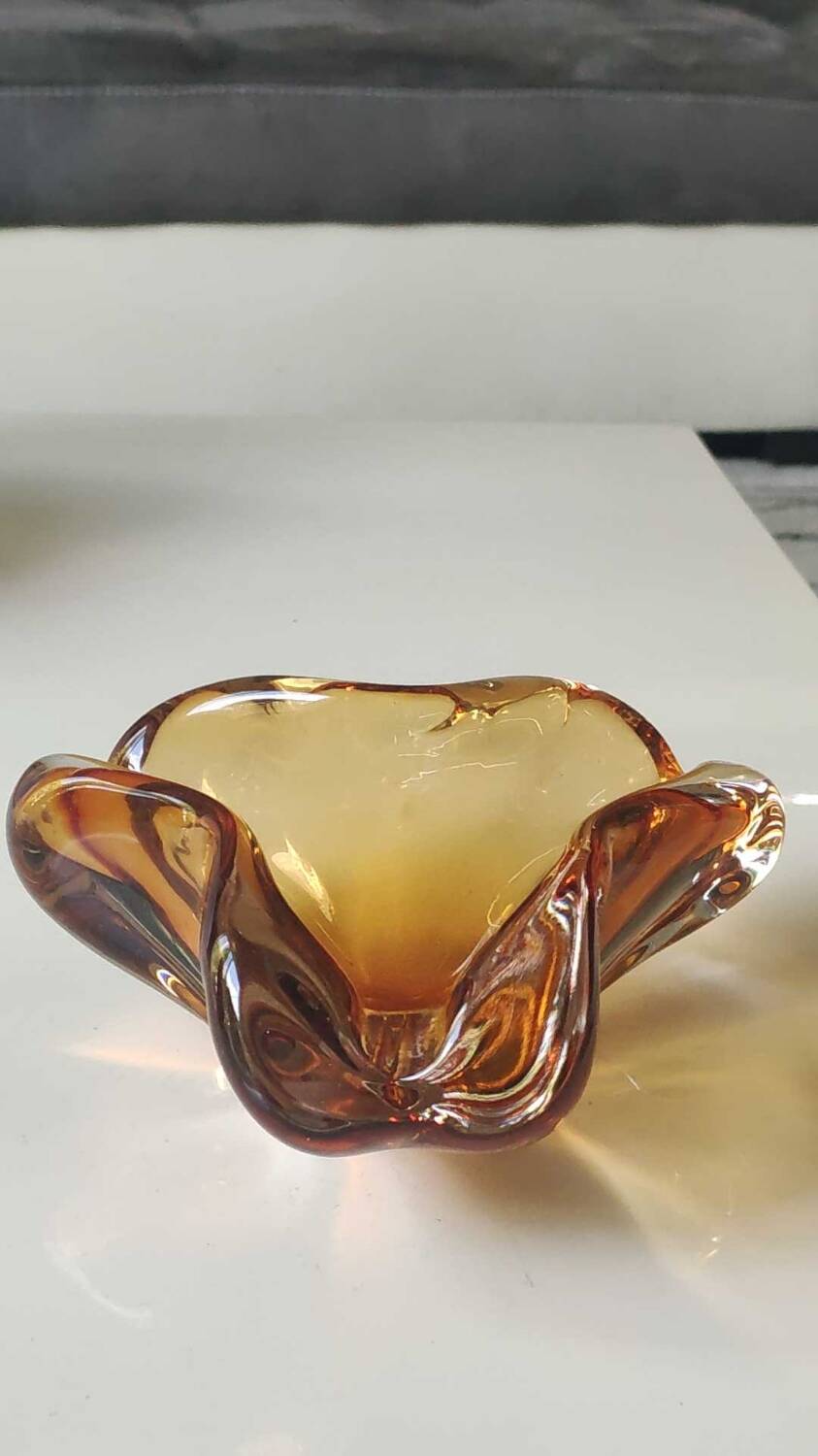 Murano ashtray/pocket tray free organic floral shape. amber tones. dim 17 x 14 cm