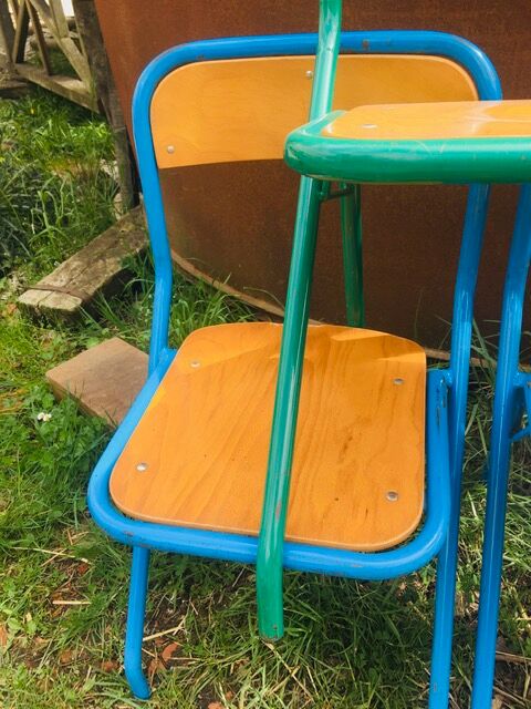 Lot de 10 chaises écoles des années '70, 5 bleus et 5 vert