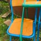 Lot de 10 chaises écoles des années '70, 5 bleus et 5 vert