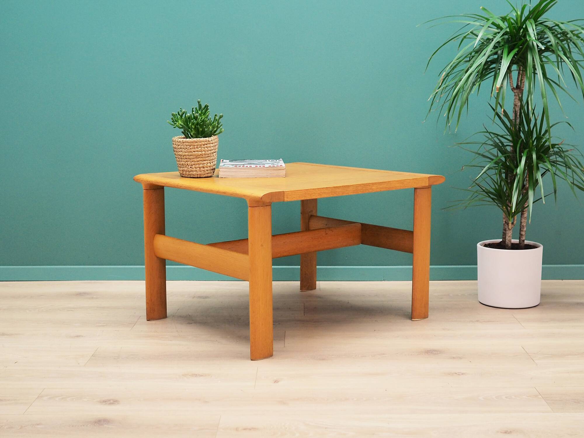 Table basse en chêne, design danois, années 1960, production : Danemark