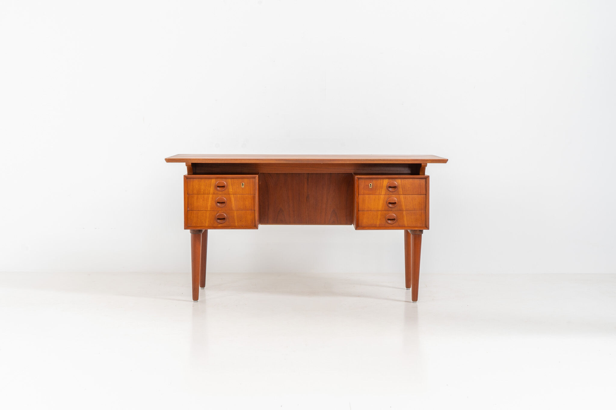 Large writing desk
