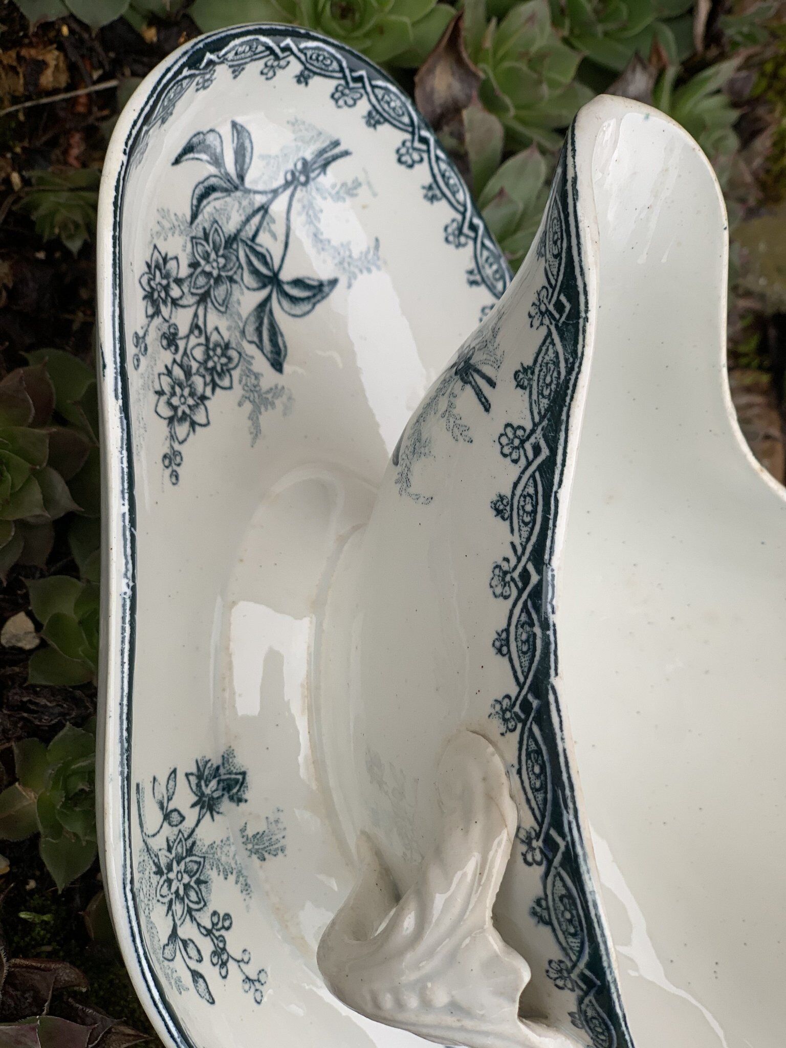 Saucière with a sticking plate earthenware iron earth the Amandinoise service Margot