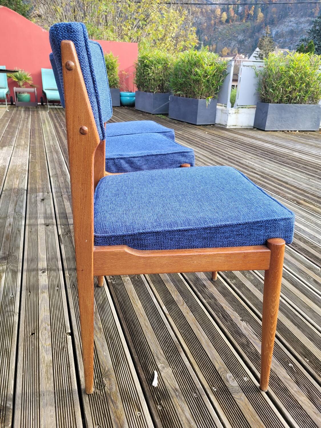 Set of 3 padded seat chairs