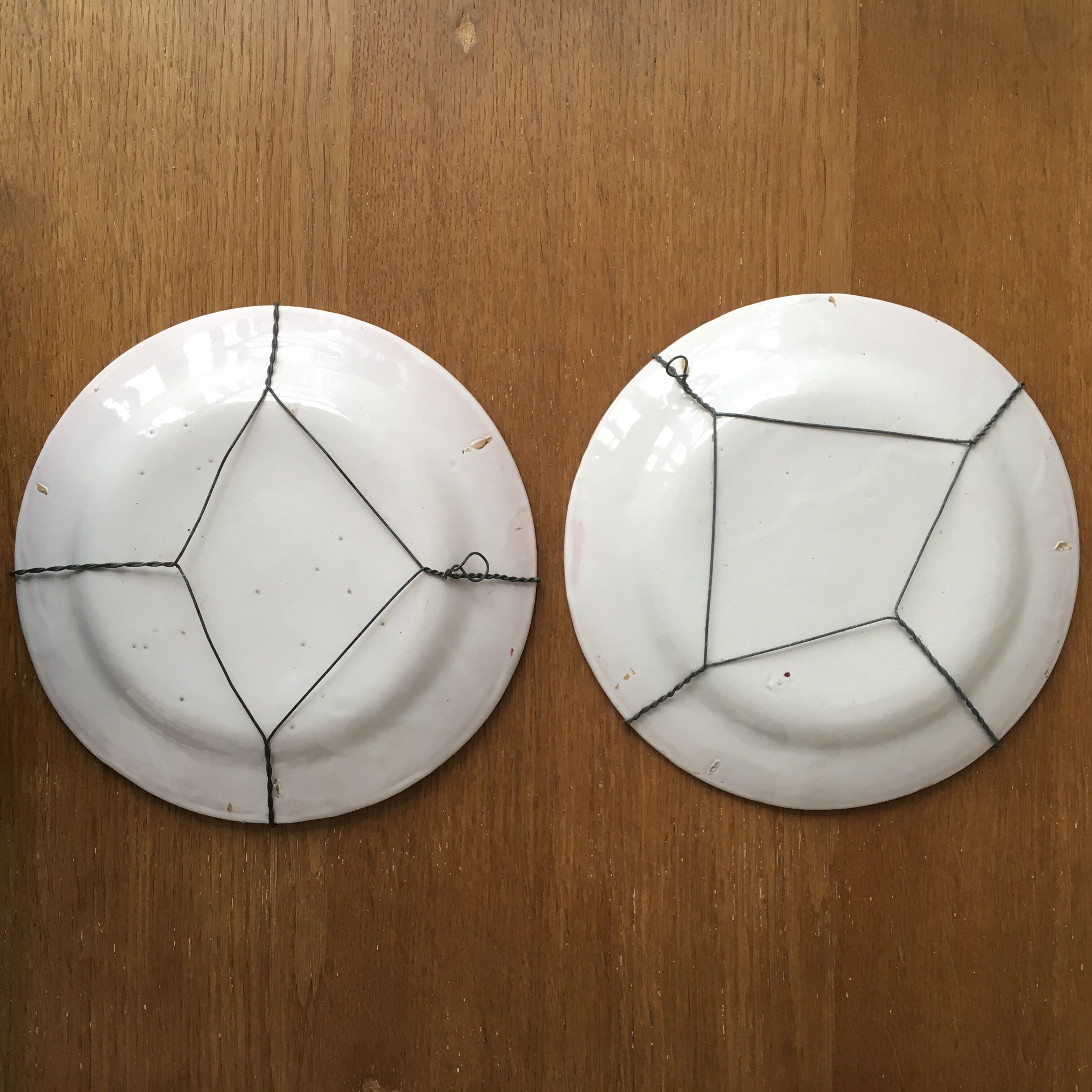 Pair of decorative plates "Bouquet" in old earthenware