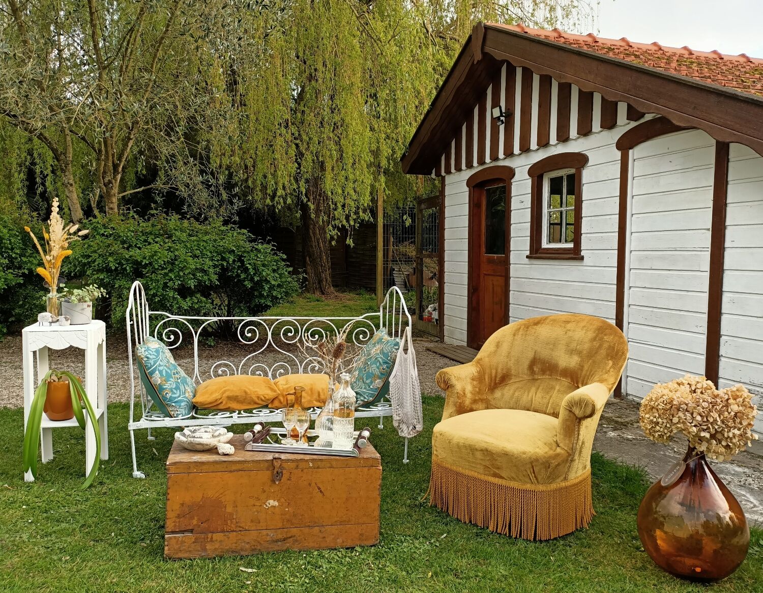 Velvet toad armchair