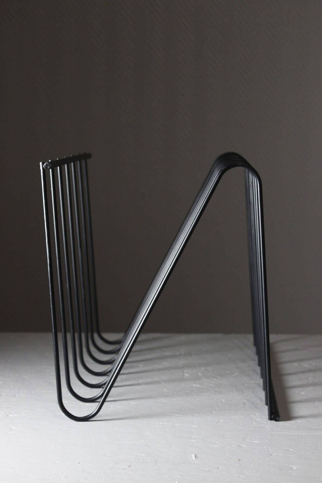 Vintage magazine rack "Z" design François Arnal 1970s