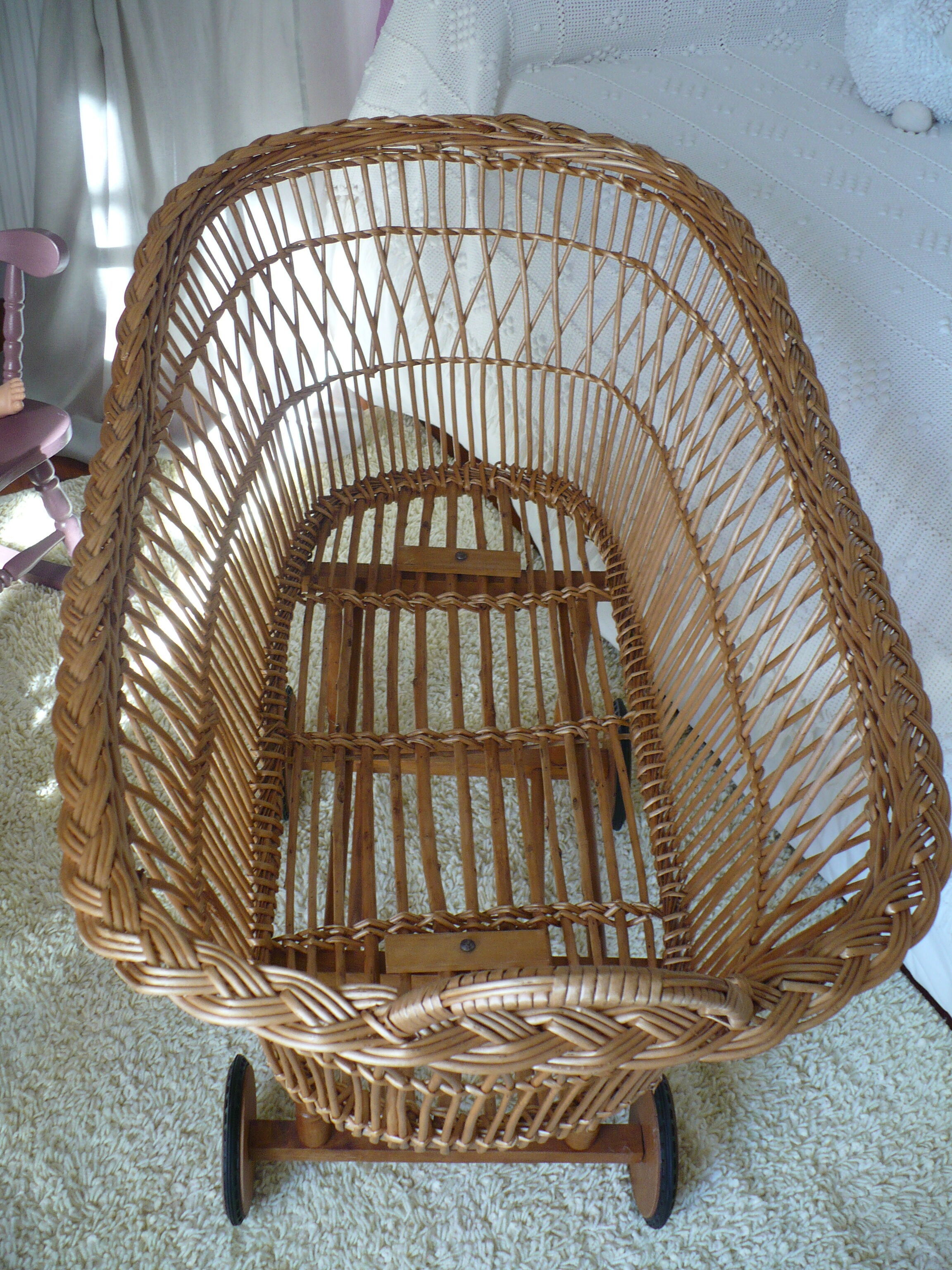Wicker cradle
