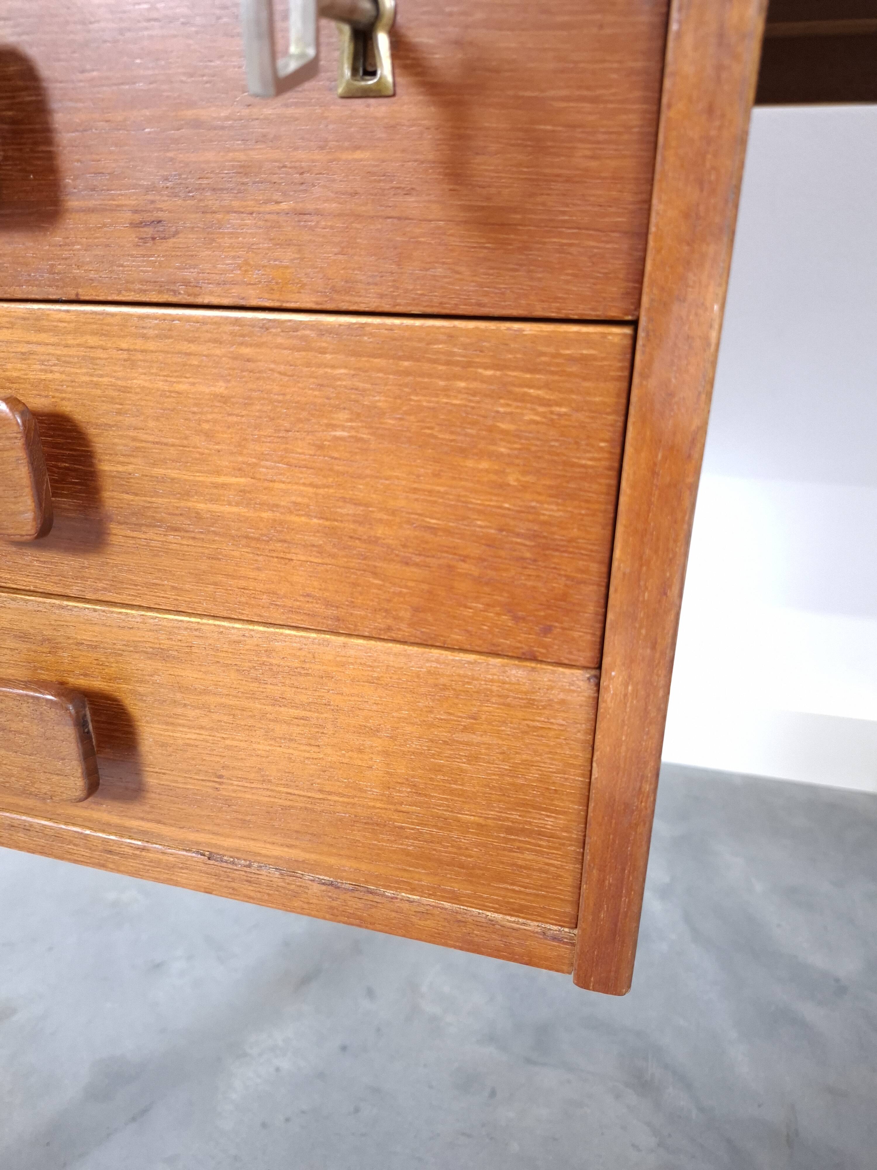 Teak vrijstaand bureau met lade uit Denemarken