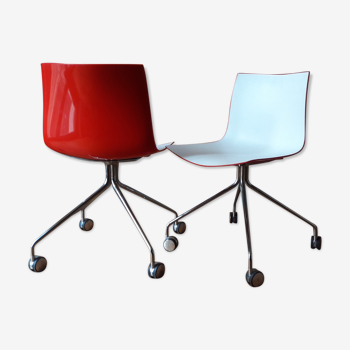 two ARPER CATIFA chairs, 4 feet, rolling