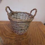 Lot of vintage wicker baskets