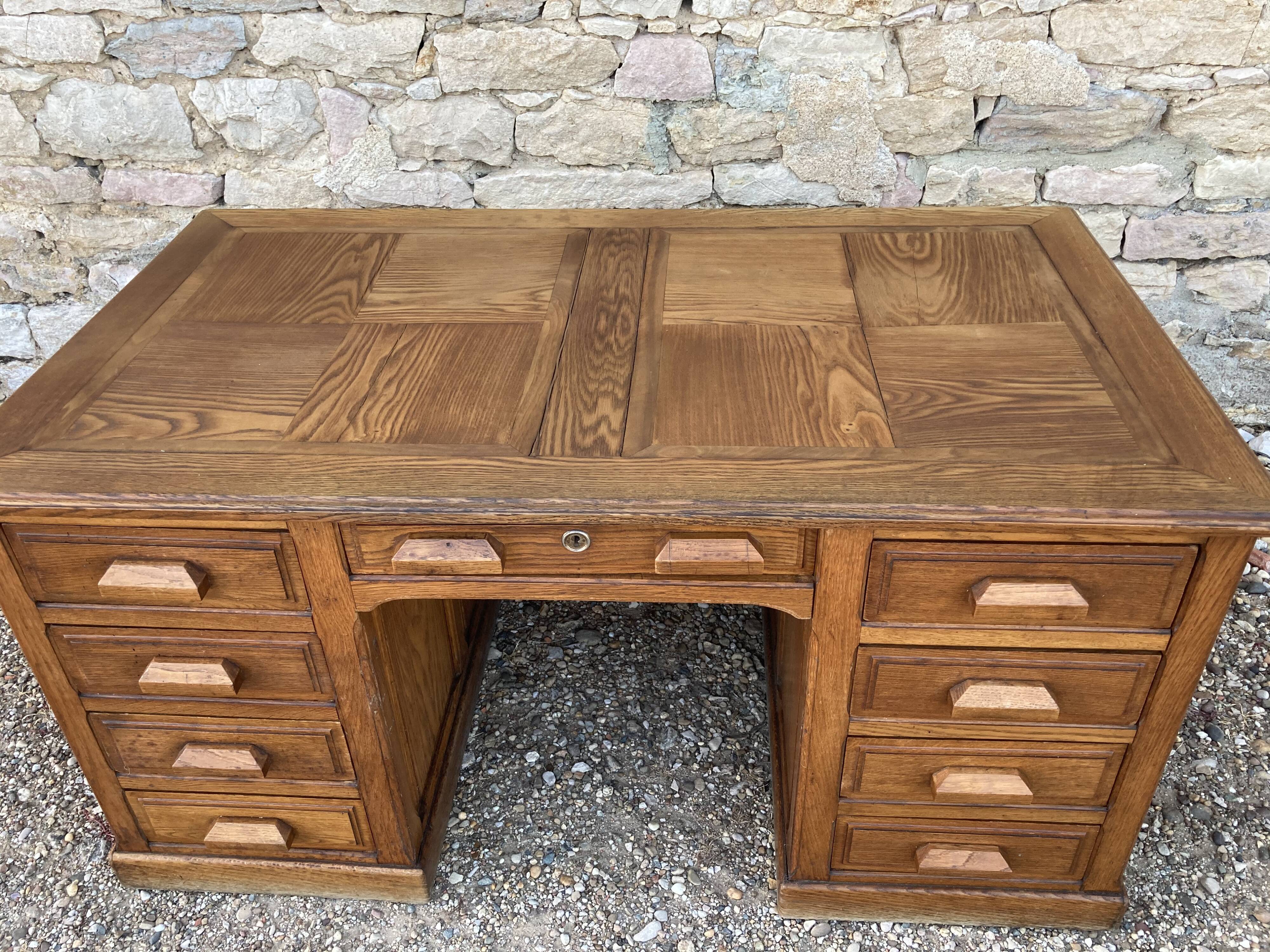 Bureau d’administration à caisson en chêne