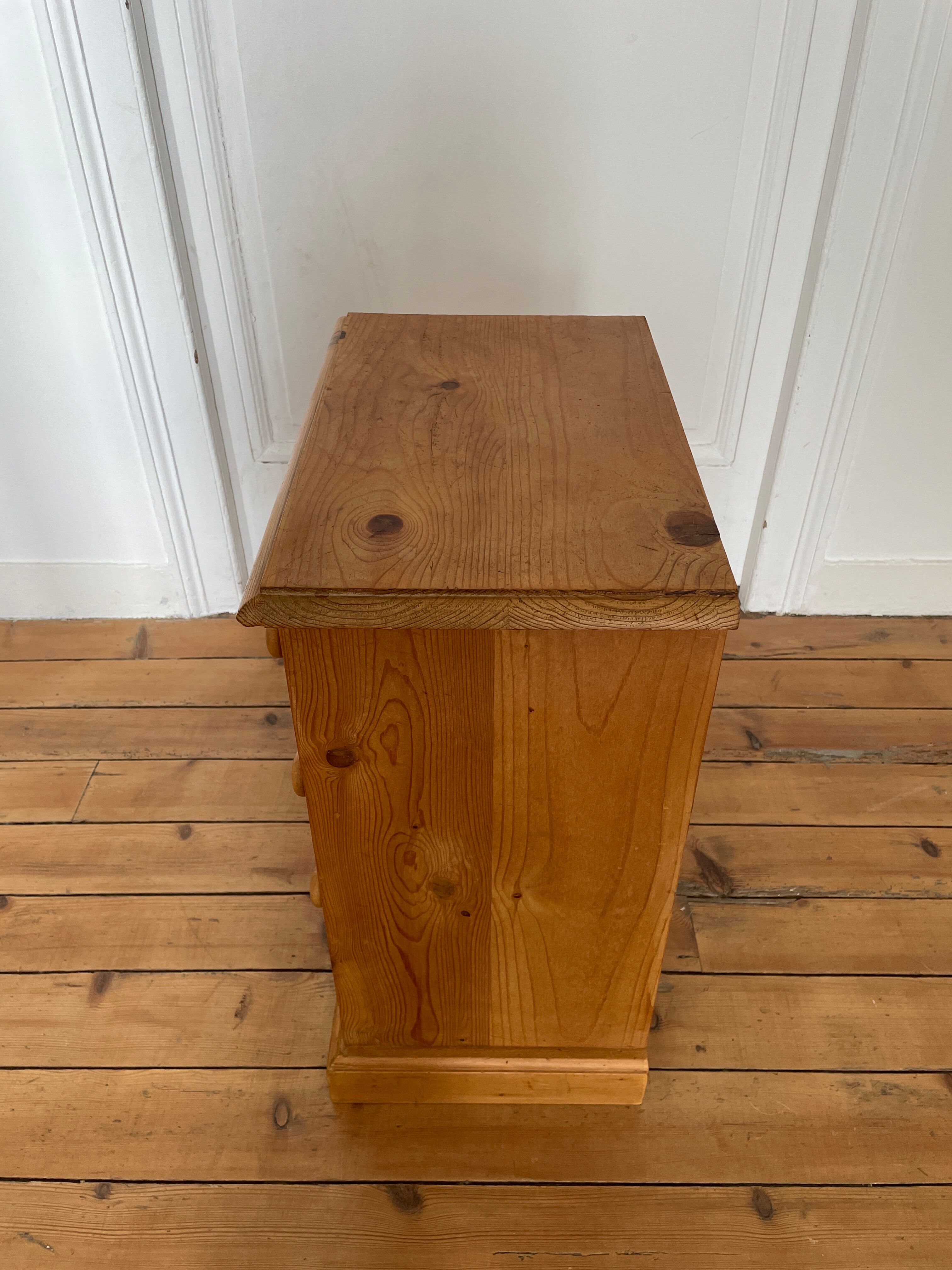 Mini commode vintage pour chambre d’enfant