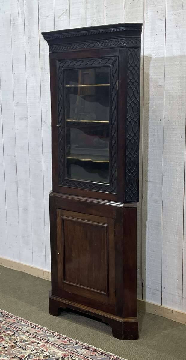 19th century English corner cabinet in walnut, mahogany and oak