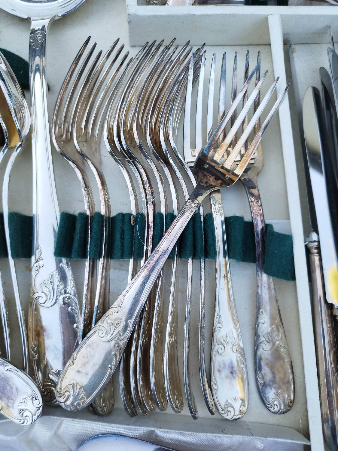 Complete cutlery in silver metal 62 pieces 12 place settings