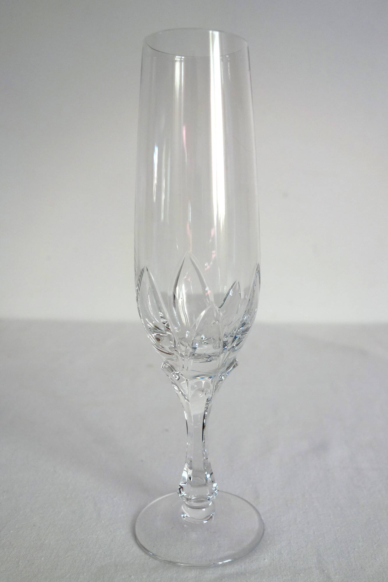 8 flûtes à champagne en cristal ciselé vintage