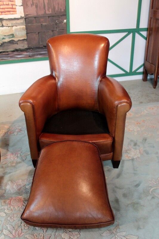 Paire de fauteuils-club en cuir