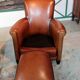 Paire de fauteuils-club en cuir