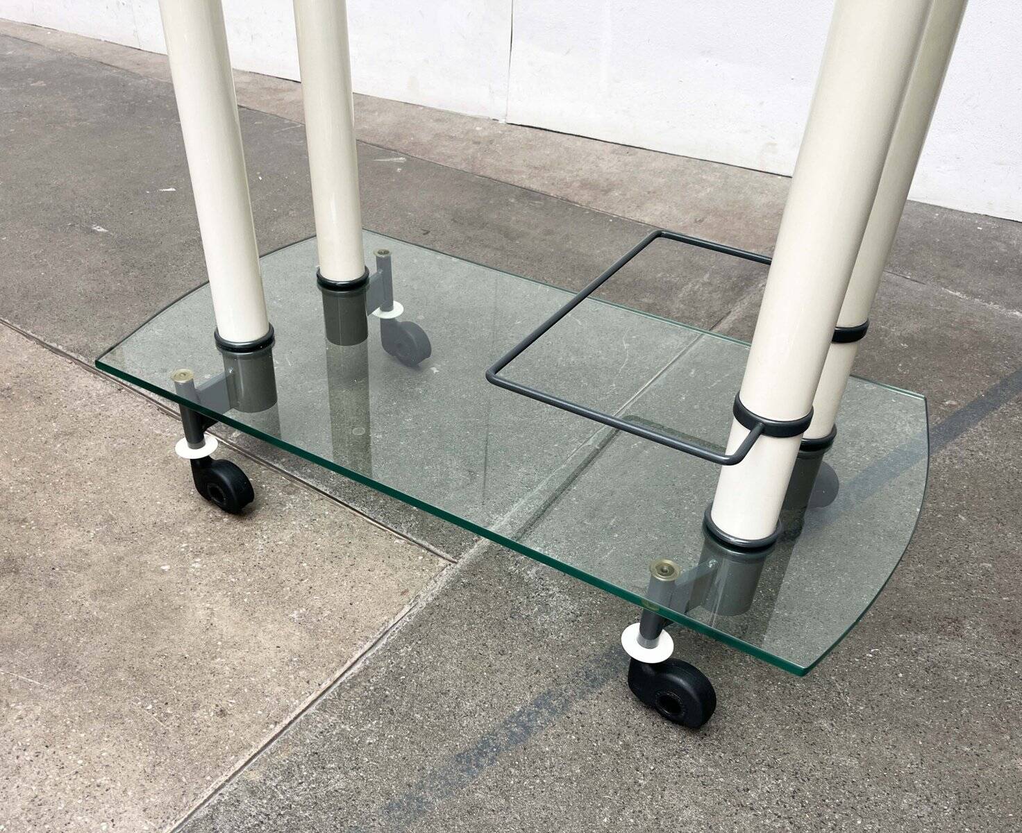 Postmodern Italian bar cart in glass and metal by Metalnova, 1980s.