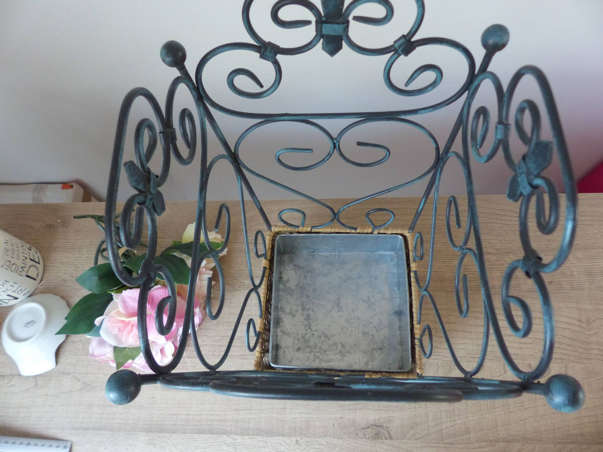 Shabby chic French umbrella stand in metal and woven wicker – storage