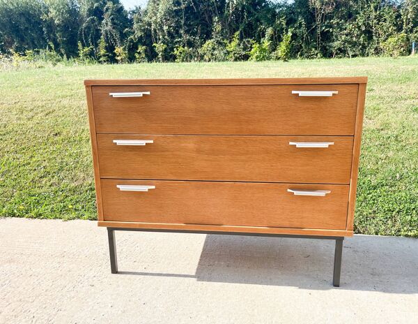 Commode à 3 tiroirs, piètement métal dans le goût d'André Monpoix, 1960