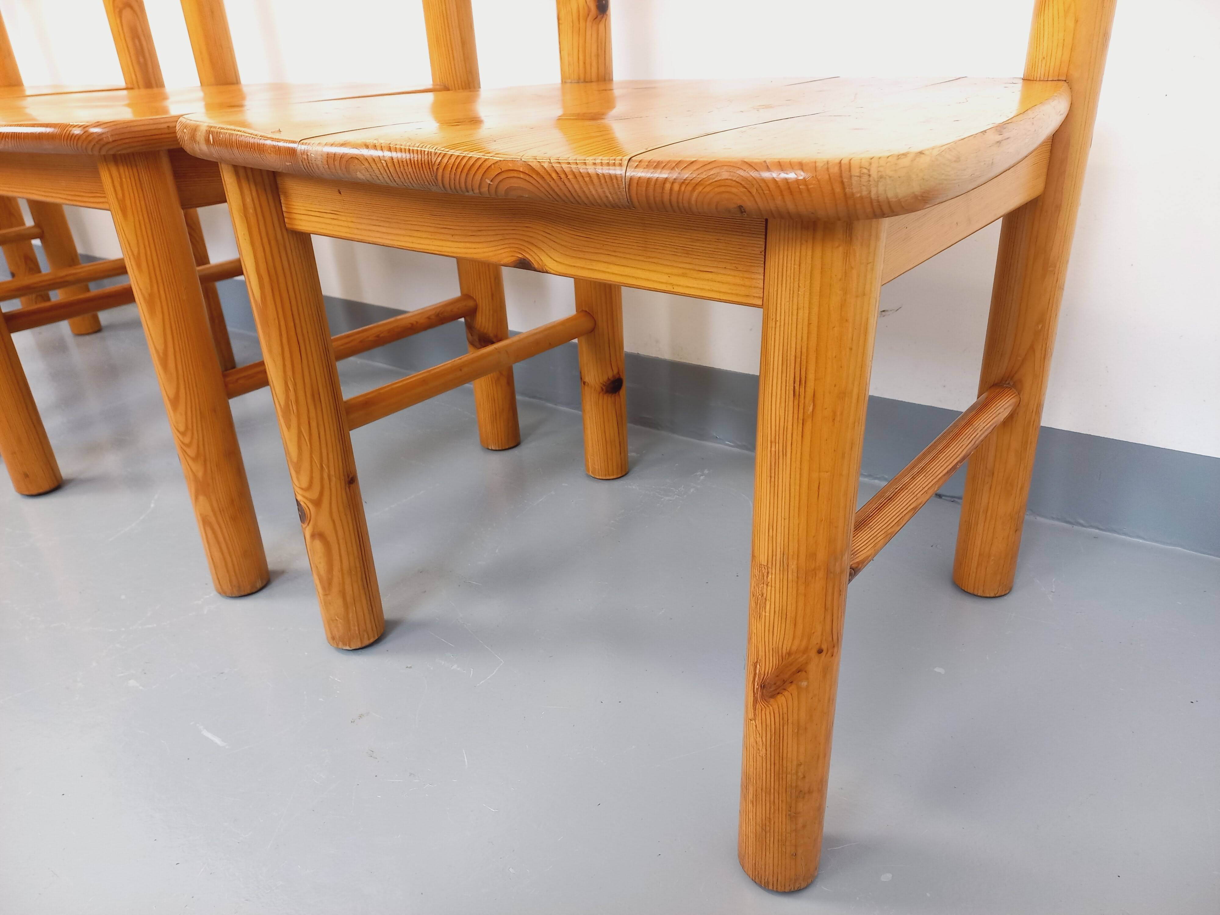 Set of 4 armchairs in pine from the 60s and 70s