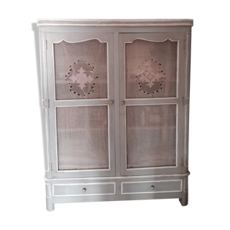 Armoire style shabby chic patine grise
