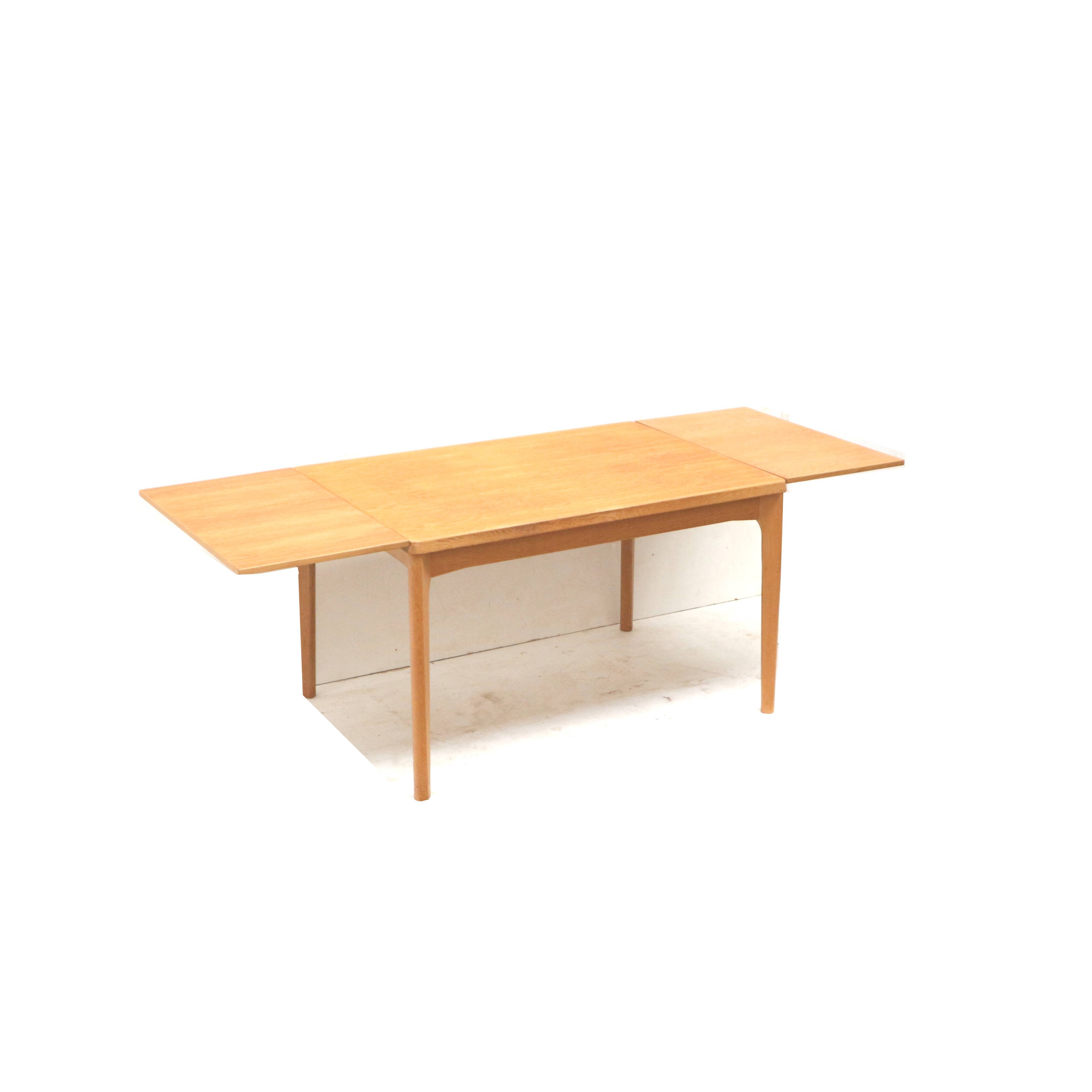 Table à manger extensible par Henning Kjaernulf pour Vejle Møbelfabrik (Danemark