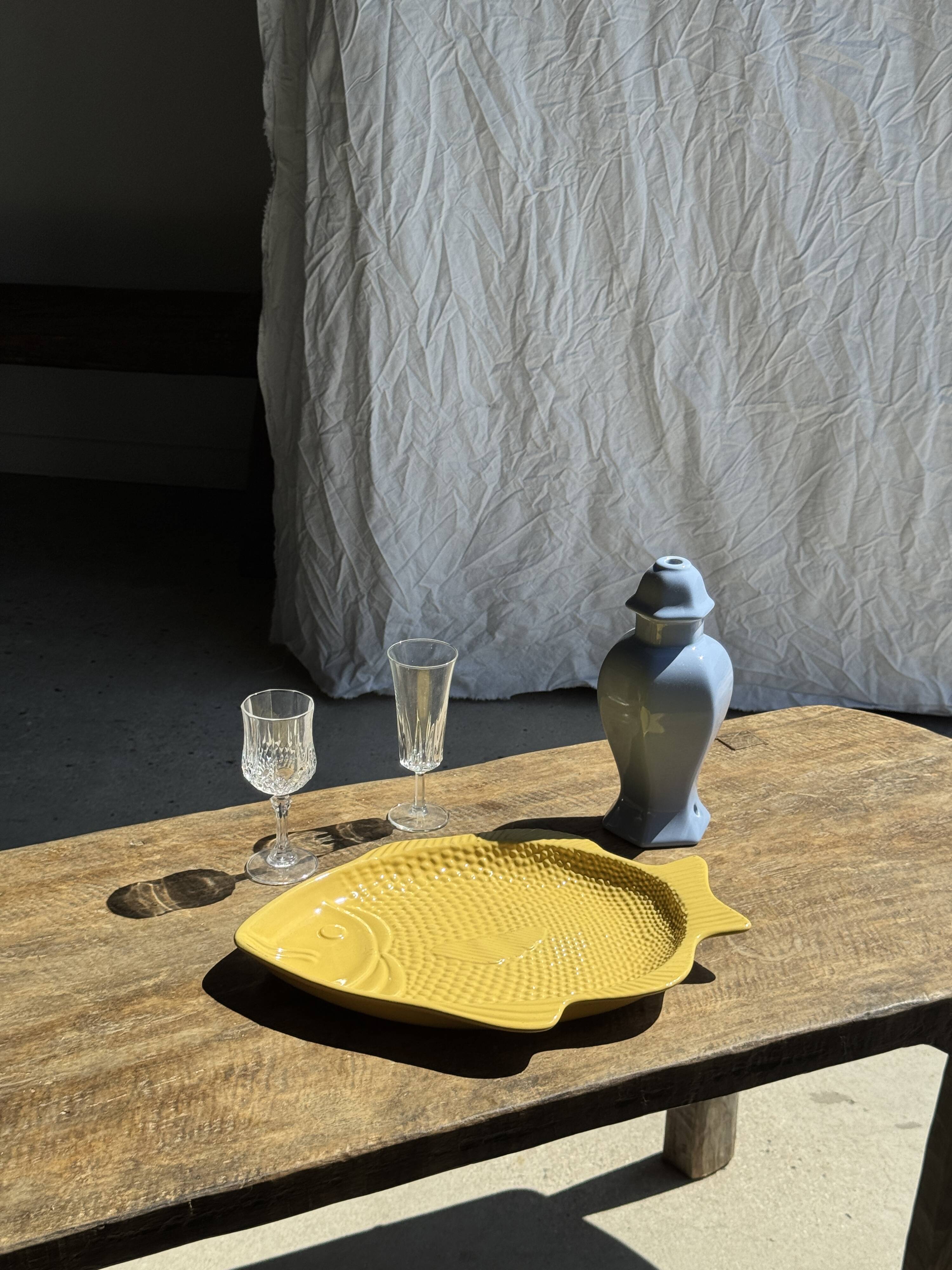 Yellow fish-shaped dish L38