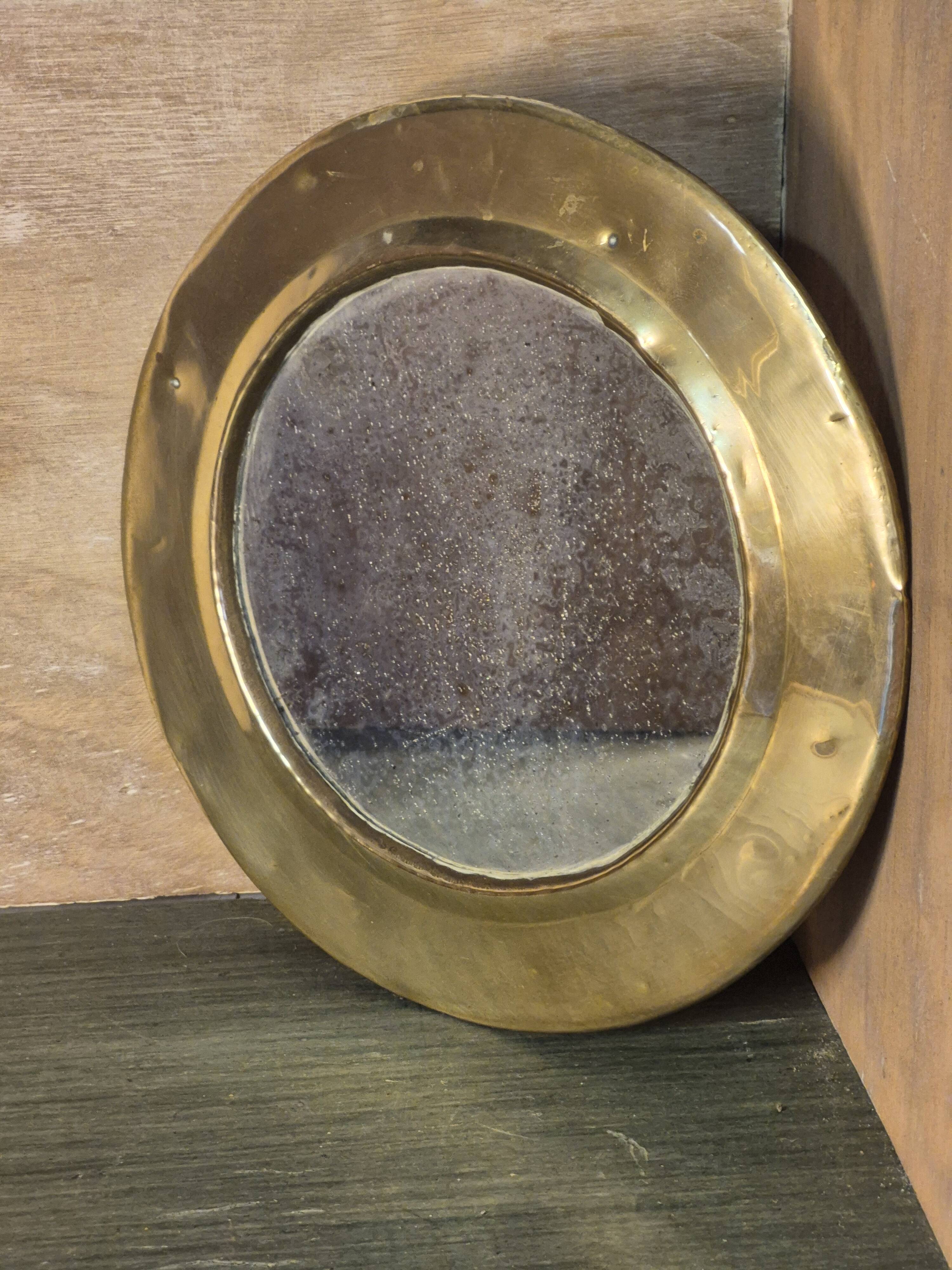 Round mirror